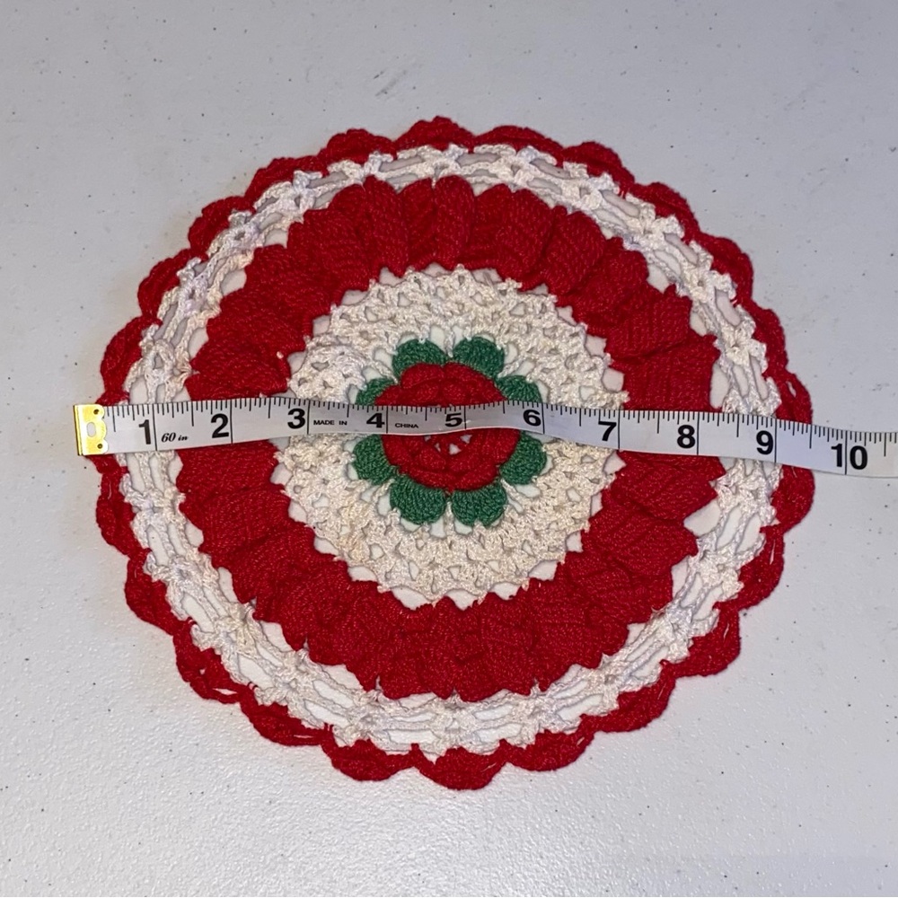 Vintage 1950s Crochet 4-Piece Doily Set in Red and White - Picture 4 of 16